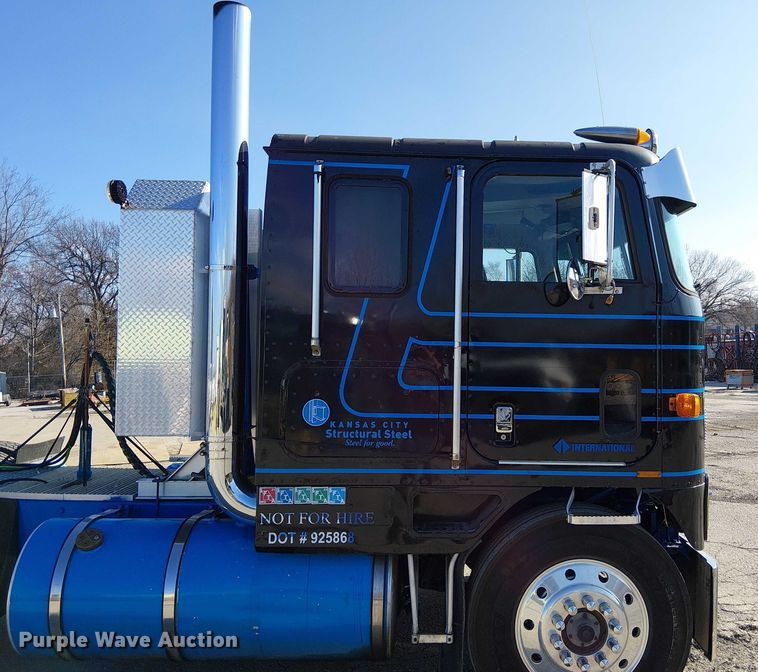 image for item FK0811 1985 International 9670 semi truck