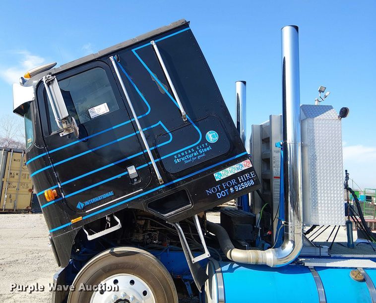 image for item FK0811 1985 International 9670 semi truck