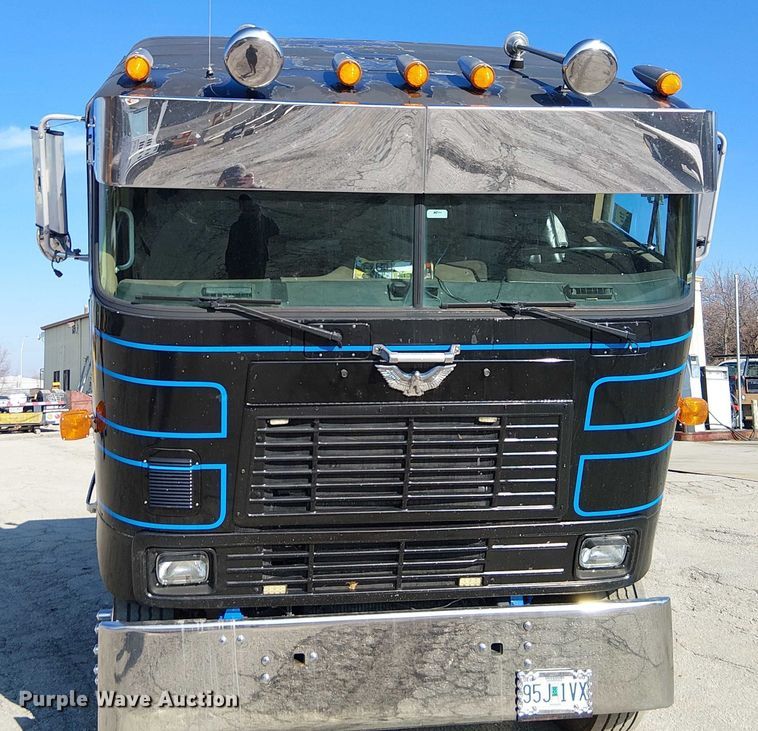 image for item FK0811 1985 International 9670 semi truck