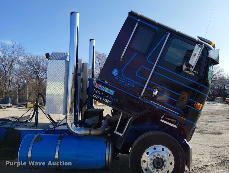 image for item FK0811 1985 International 9670 semi truck