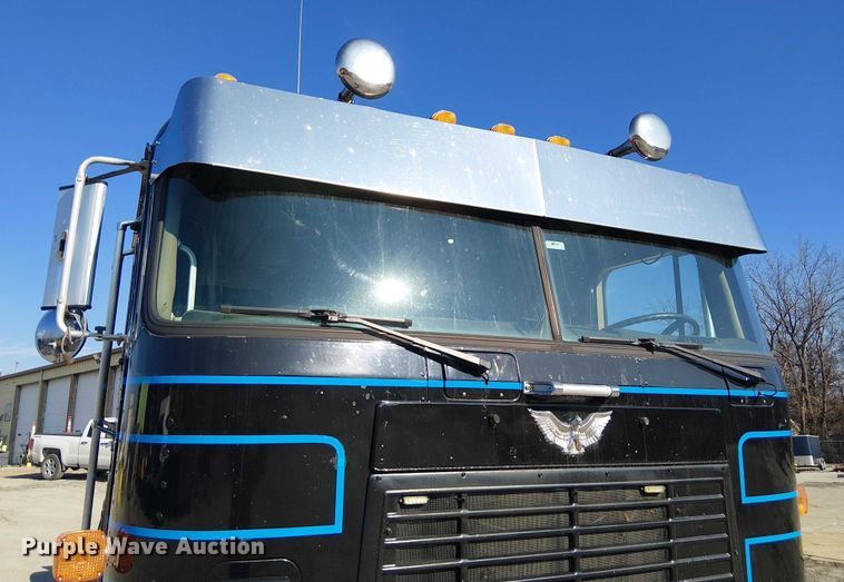 image for item FK0811 1985 International 9670 semi truck