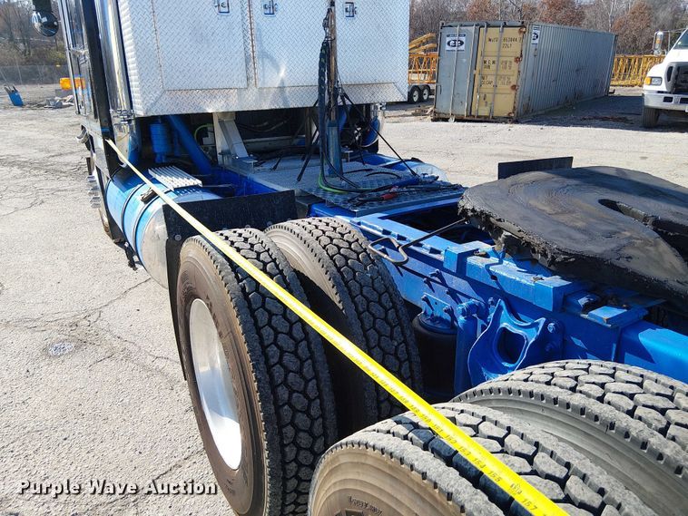 image for item FK0811 1985 International 9670 semi truck