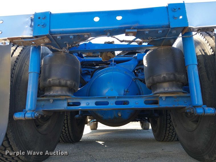 image for item FK0811 1985 International 9670 semi truck