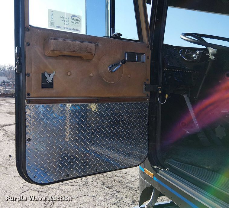 image for item FK0811 1985 International 9670 semi truck