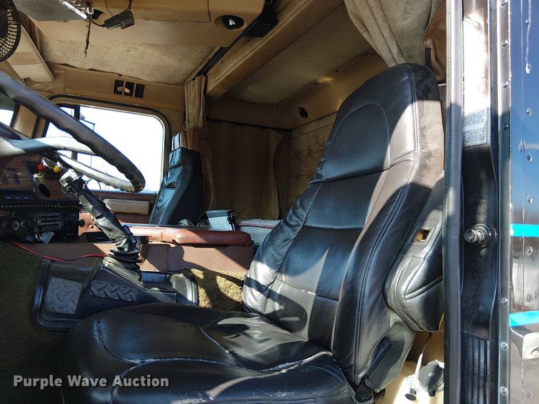 image for item FK0811 1985 International 9670 semi truck