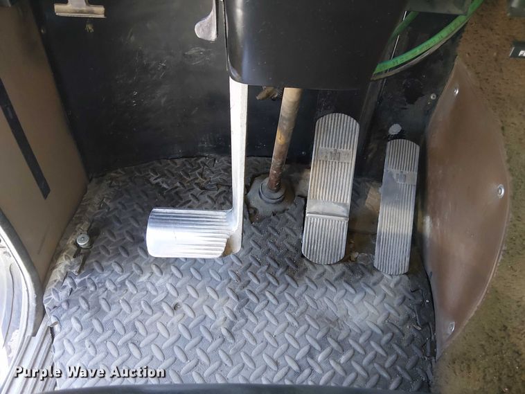 image for item FK0811 1985 International 9670 semi truck