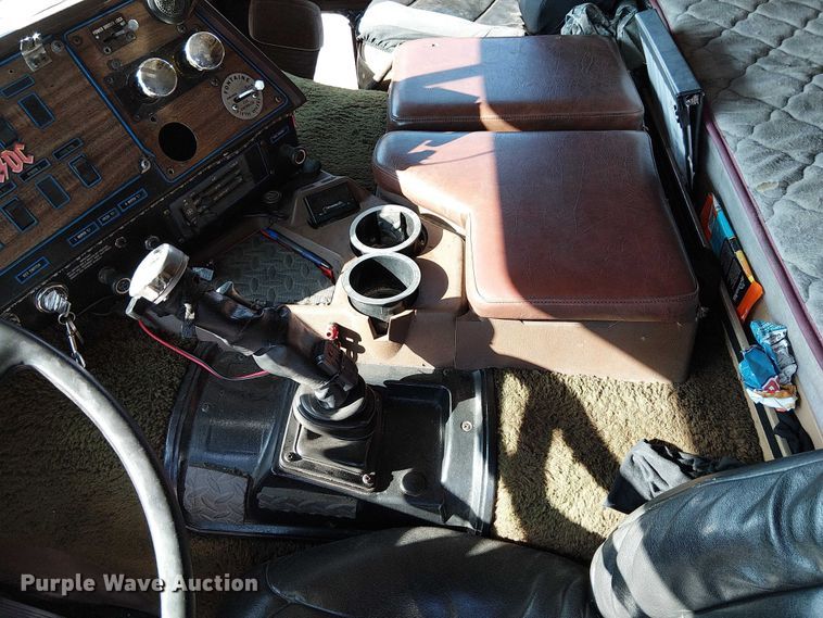 image for item FK0811 1985 International 9670 semi truck