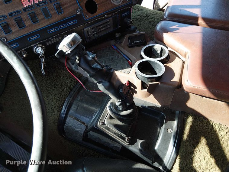 image for item FK0811 1985 International 9670 semi truck