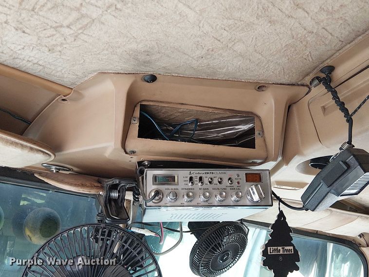 image for item FK0811 1985 International 9670 semi truck