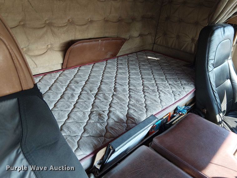 image for item FK0811 1985 International 9670 semi truck