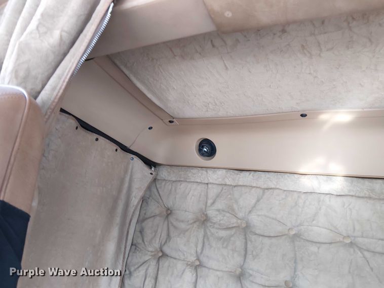 image for item FK0811 1985 International 9670 semi truck