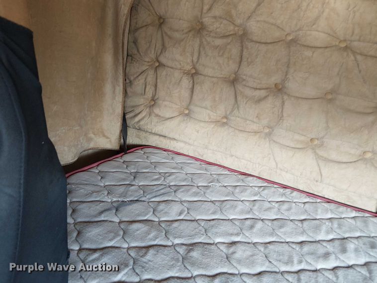 image for item FK0811 1985 International 9670 semi truck