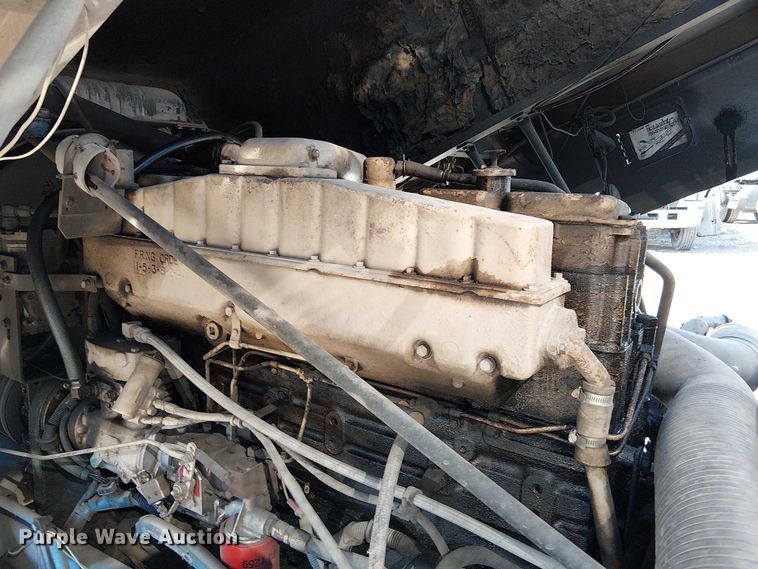 image for item FK0811 1985 International 9670 semi truck