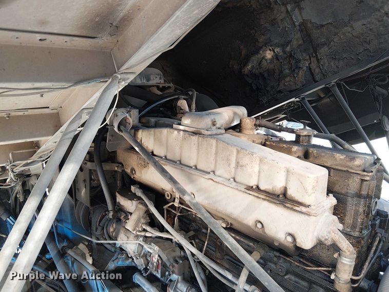 image for item FK0811 1985 International 9670 semi truck