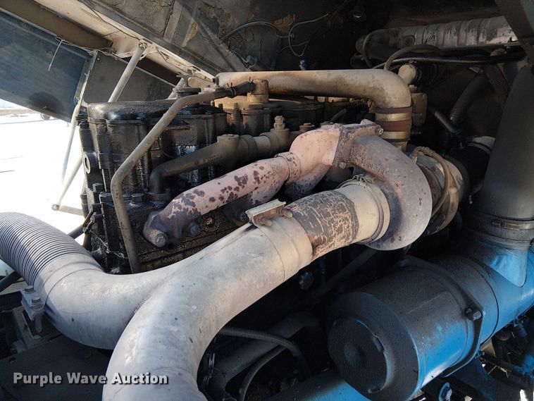 image for item FK0811 1985 International 9670 semi truck