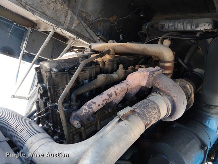 image for item FK0811 1985 International 9670 semi truck