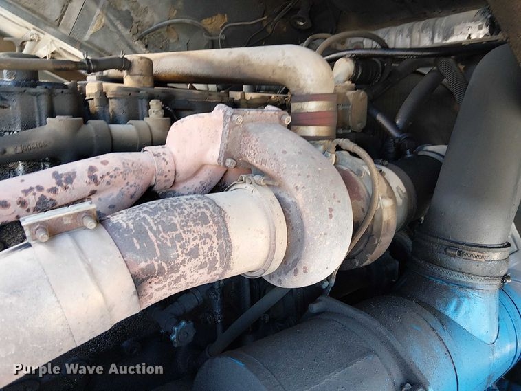 image for item FK0811 1985 International 9670 semi truck