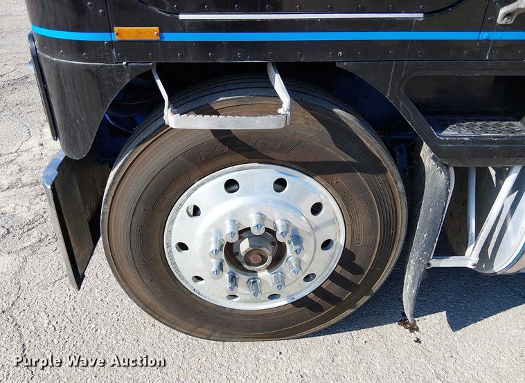 image for item FK0811 1985 International 9670 semi truck