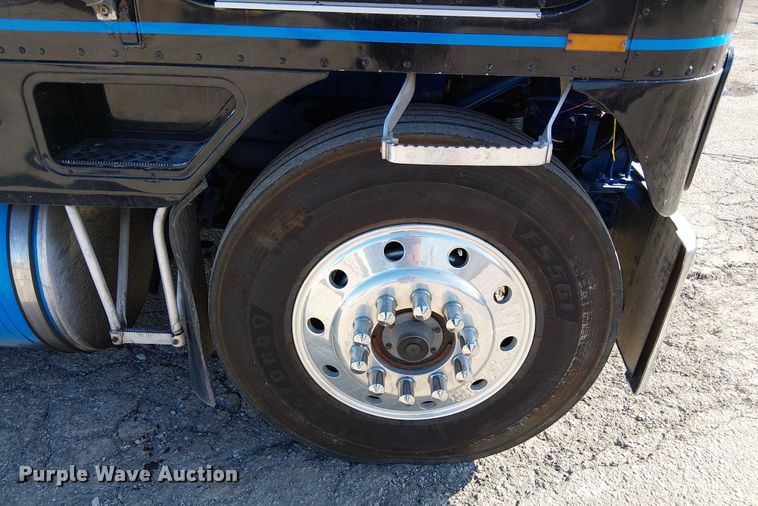 image for item FK0811 1985 International 9670 semi truck