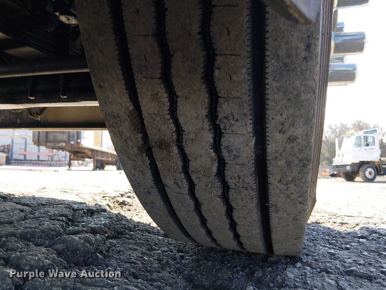 image for item FK0811 1985 International 9670 semi truck