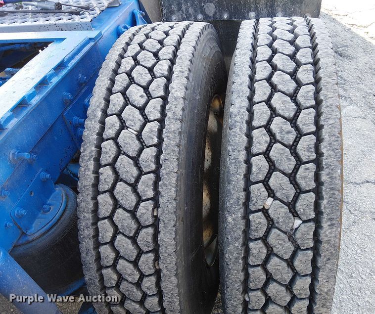 image for item FK0811 1985 International 9670 semi truck