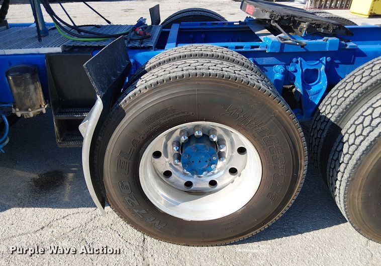 image for item FK0811 1985 International 9670 semi truck