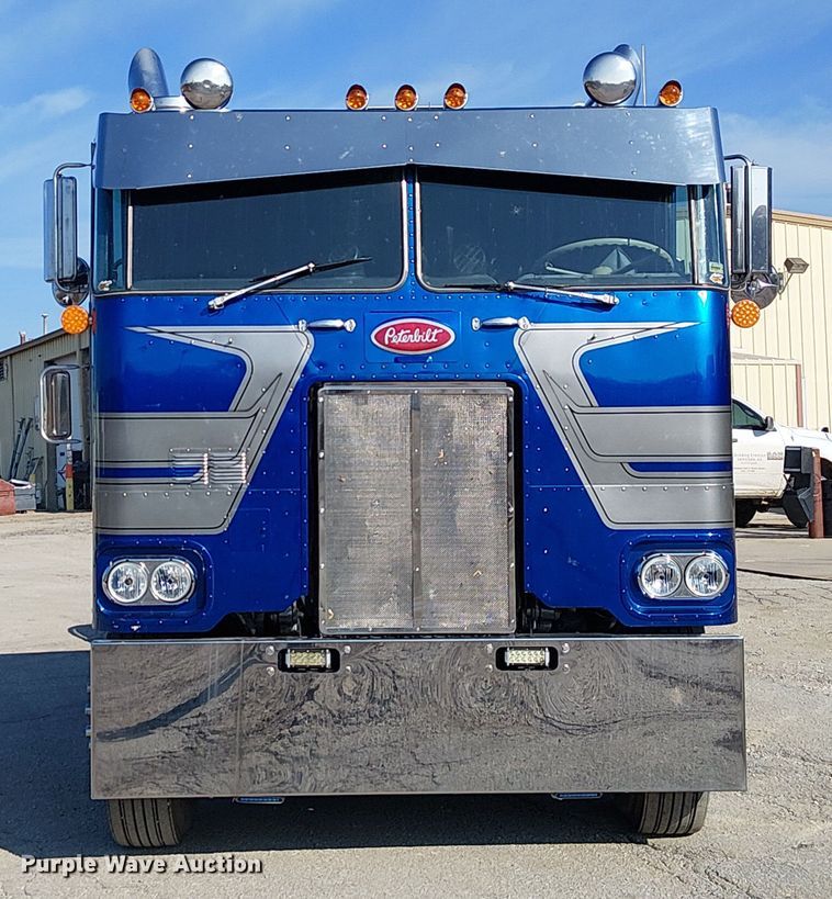 image for item FK0814 1978 Peterbilt 352-M semi truck