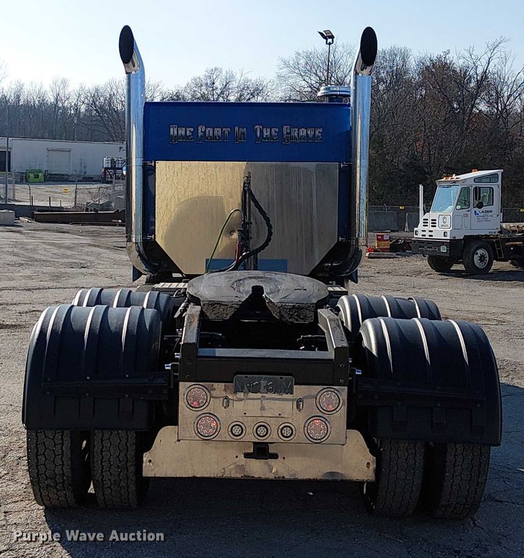 image for item FK0814 1978 Peterbilt 352-M semi truck