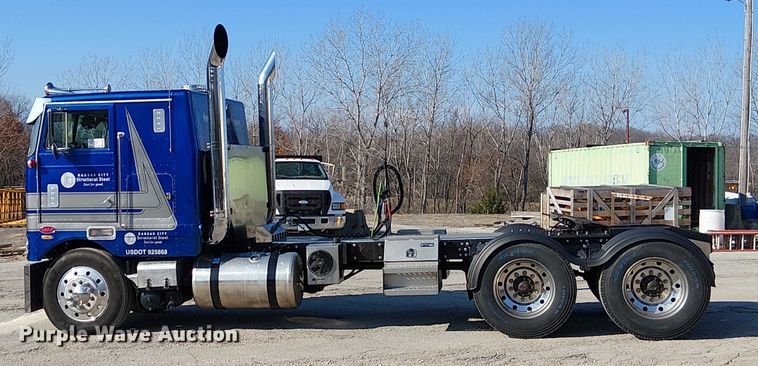 image for item FK0814 1978 Peterbilt 352-M semi truck