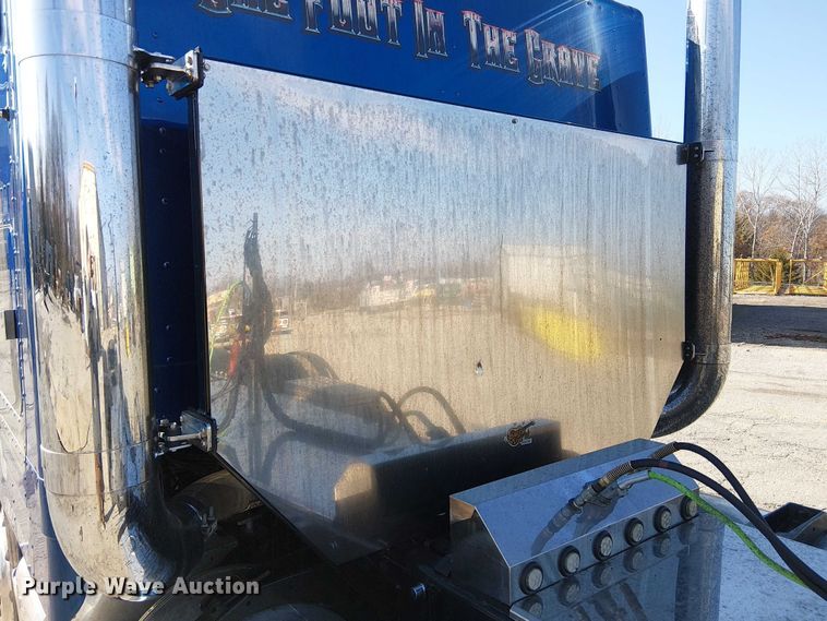 image for item FK0814 1978 Peterbilt 352-M semi truck