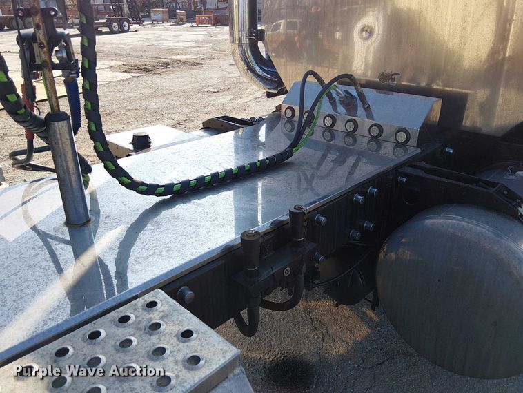 image for item FK0814 1978 Peterbilt 352-M semi truck