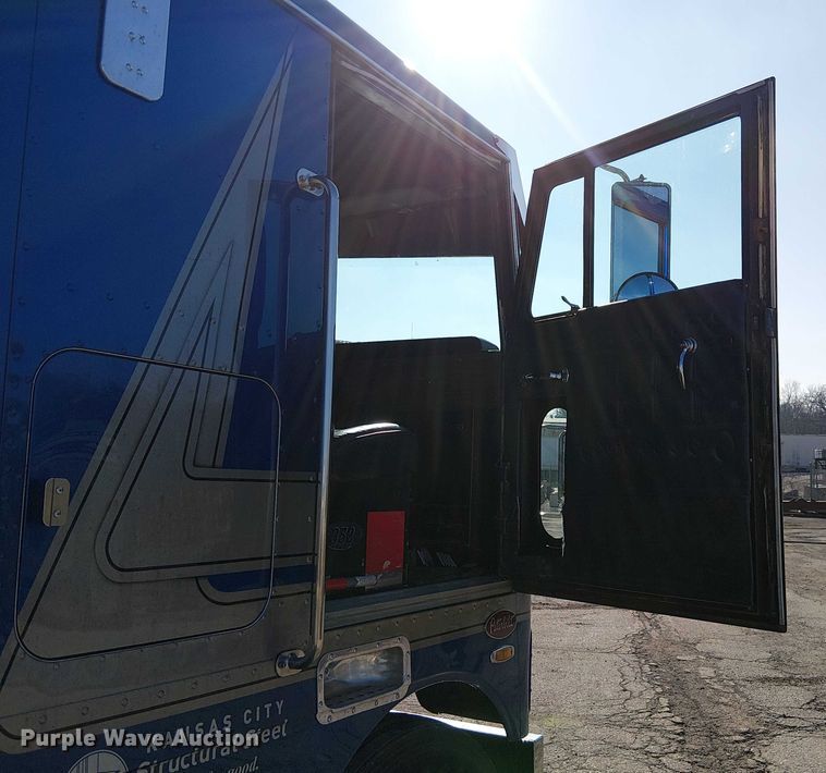 image for item FK0814 1978 Peterbilt 352-M semi truck