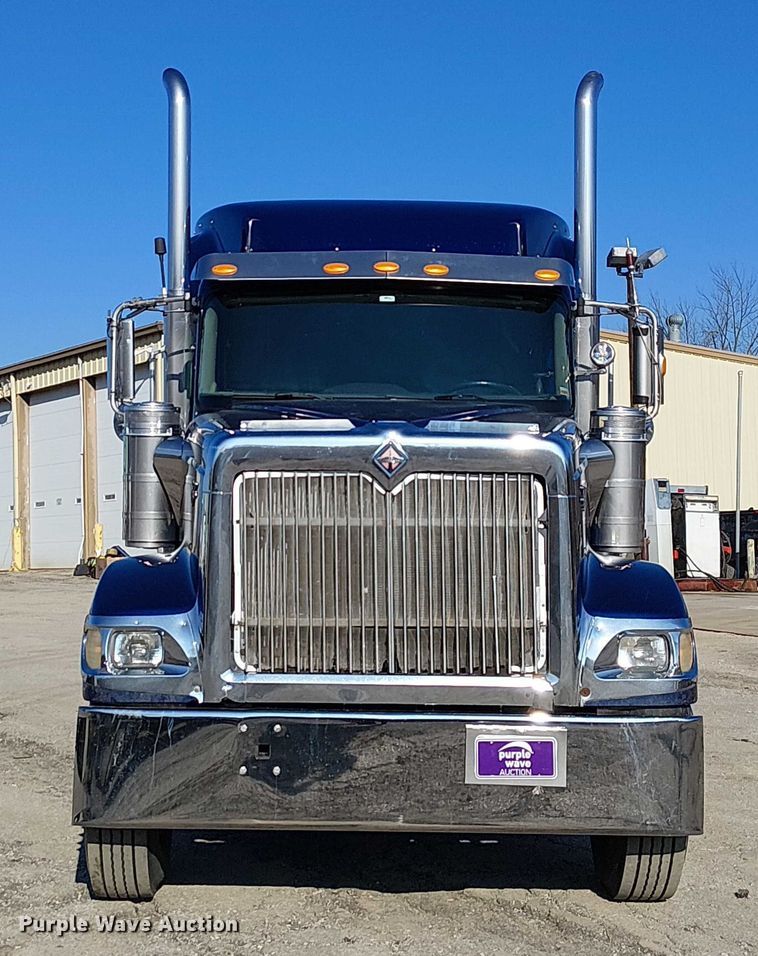 image for item FK0825 2007 International 9400ix semi truck