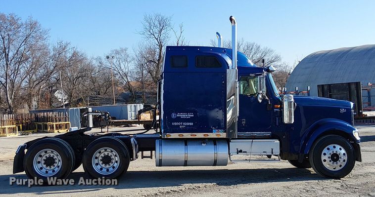 image for item FK0825 2007 International 9400ix semi truck