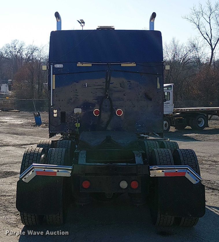 image for item FK0825 2007 International 9400ix semi truck