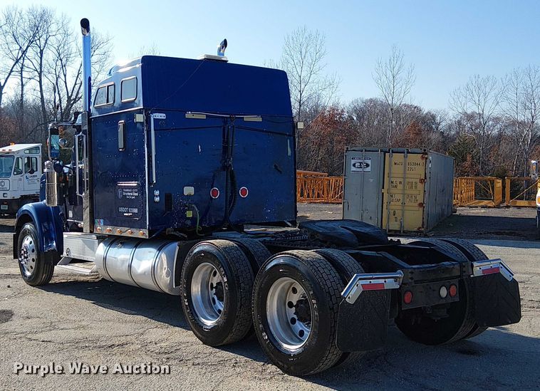 image for item FK0825 2007 International 9400ix semi truck