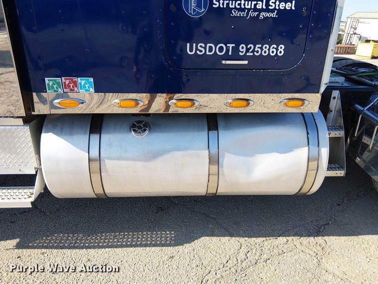 image for item FK0825 2007 International 9400ix semi truck