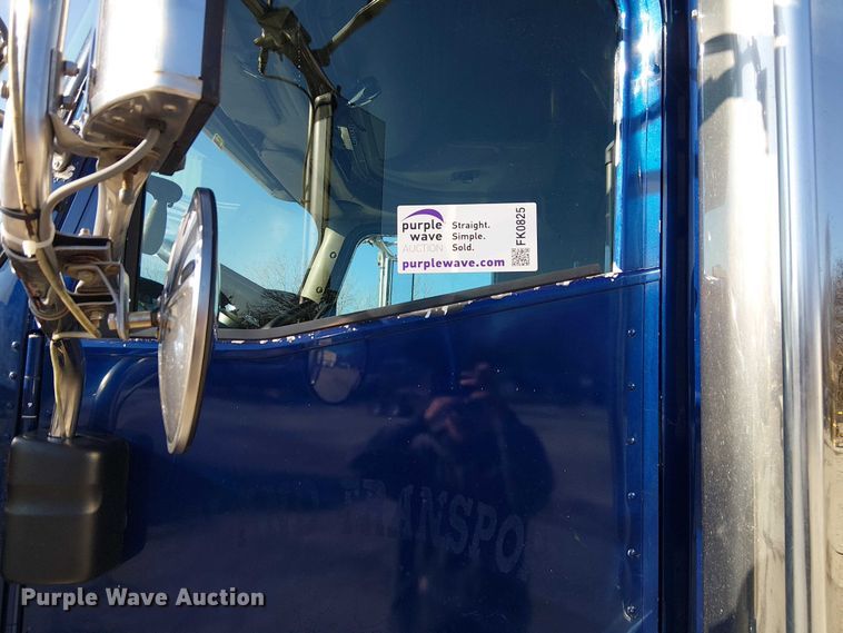 image for item FK0825 2007 International 9400ix semi truck