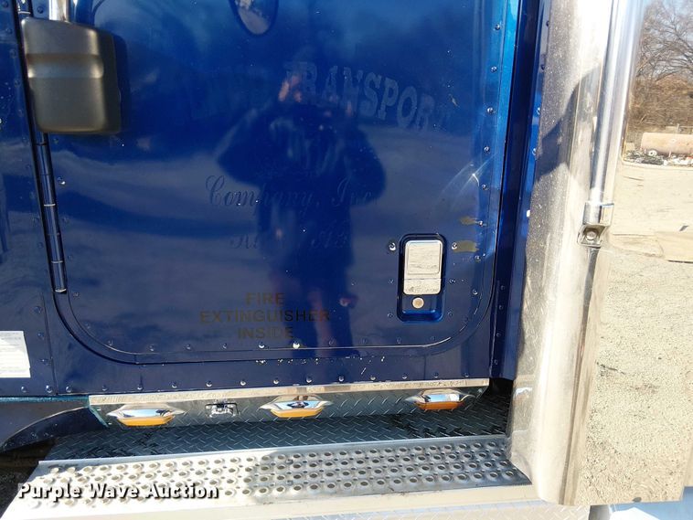 image for item FK0825 2007 International 9400ix semi truck