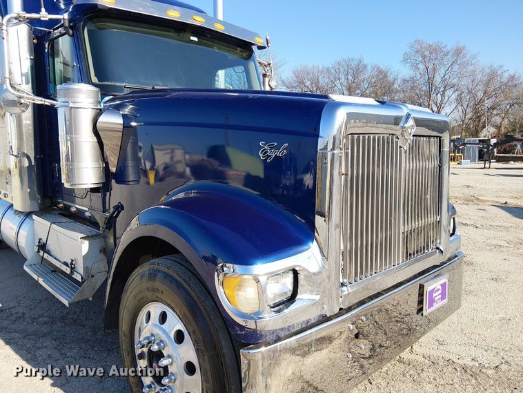 image for item FK0825 2007 International 9400ix semi truck