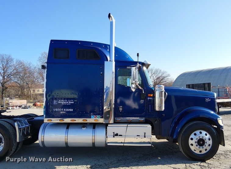 image for item FK0825 2007 International 9400ix semi truck