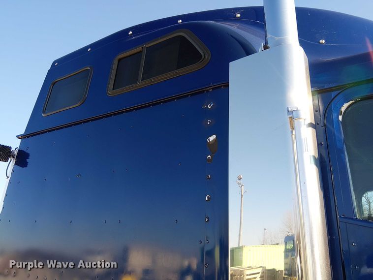 image for item FK0825 2007 International 9400ix semi truck