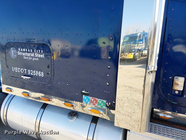 image for item FK0825 2007 International 9400ix semi truck