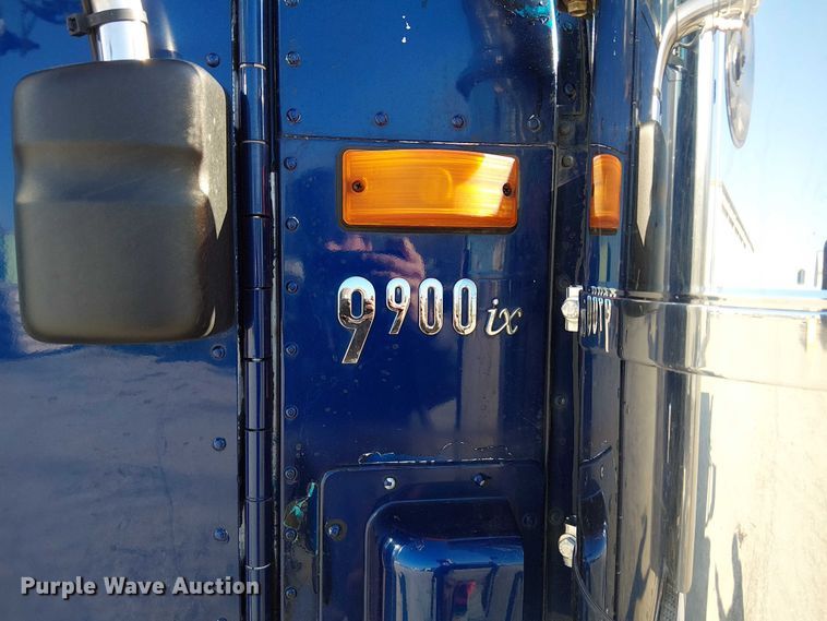 image for item FK0825 2007 International 9400ix semi truck