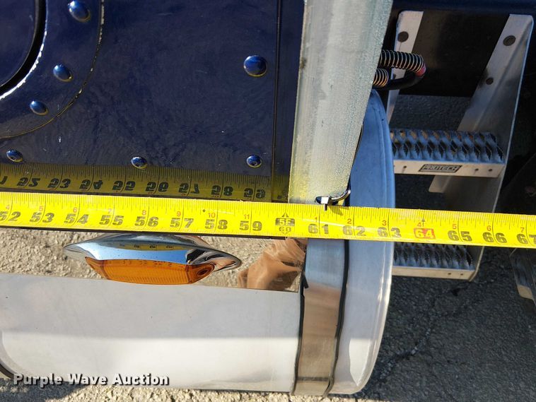 image for item FK0825 2007 International 9400ix semi truck