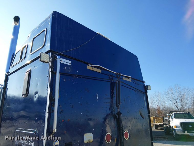 image for item FK0825 2007 International 9400ix semi truck