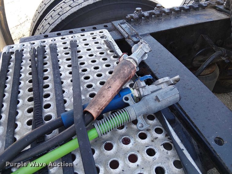 image for item FK0825 2007 International 9400ix semi truck