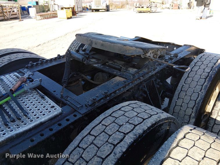 image for item FK0825 2007 International 9400ix semi truck