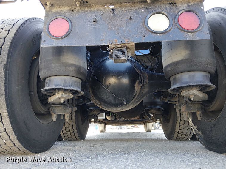 image for item FK0825 2007 International 9400ix semi truck