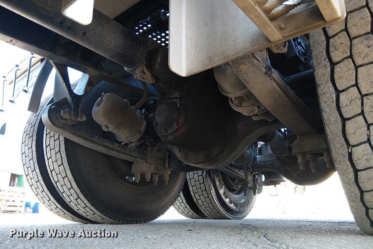 image for item FK0825 2007 International 9400ix semi truck